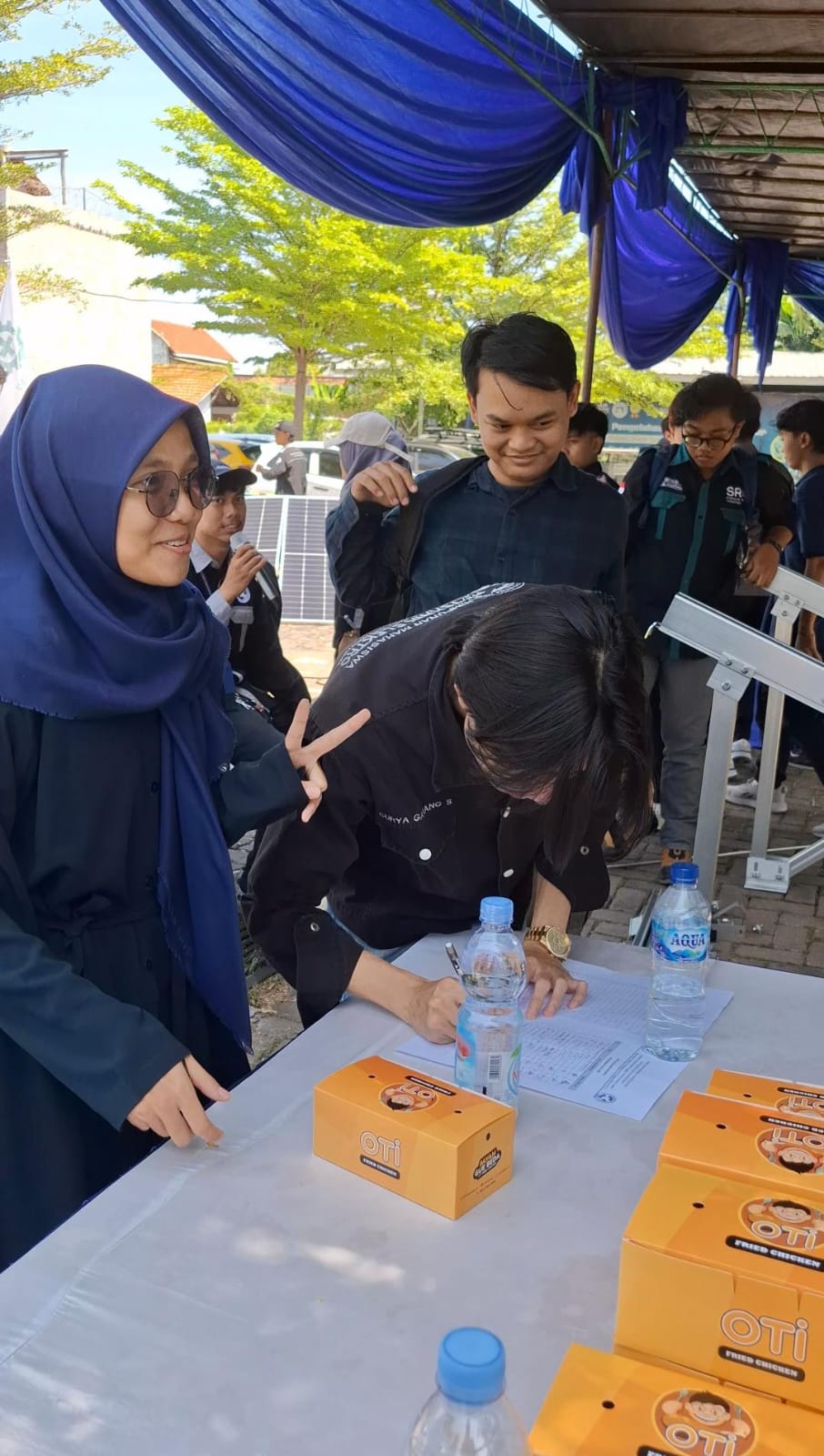 Pembagian Konsumsi & Peserta sesi pagi pulang